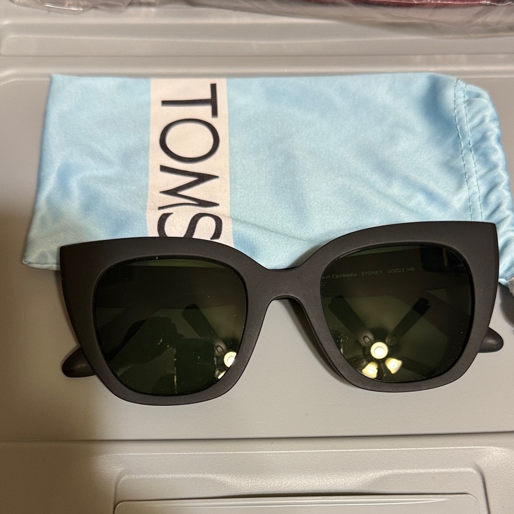 TOMS Matte Black Cat-Eye Sunglasses